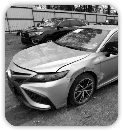 damaged 2022 silver toyota camry